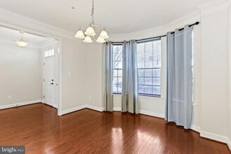 5807 Duncan Dr in Ellicott City, MD - Building Photo - Building Photo