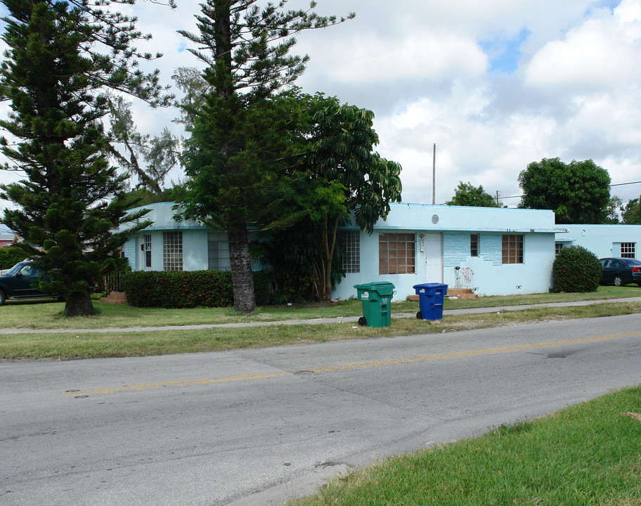 1297 NE 110th Ter in Miami, FL - Foto de edificio