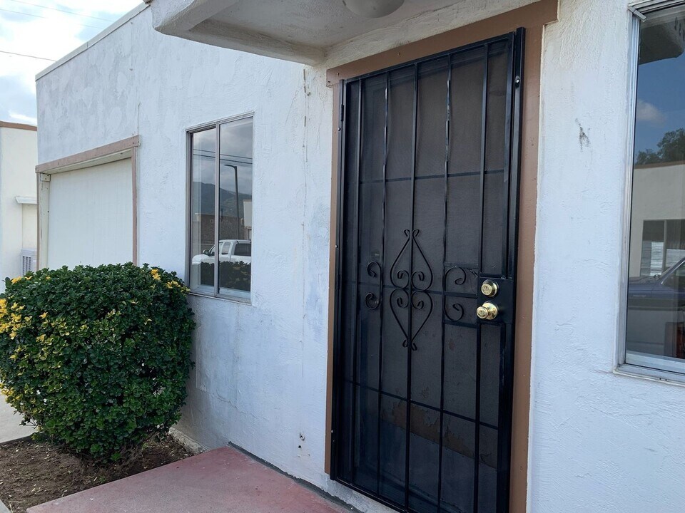 932 W Hays St in Banning, CA - Building Photo