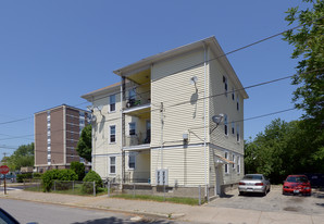 46 School St in Central Falls, RI - Foto de edificio - Building Photo