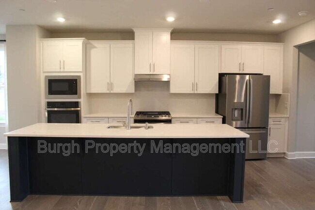 137 Marketplace Ave in Moon Township, PA - Building Photo - Building Photo