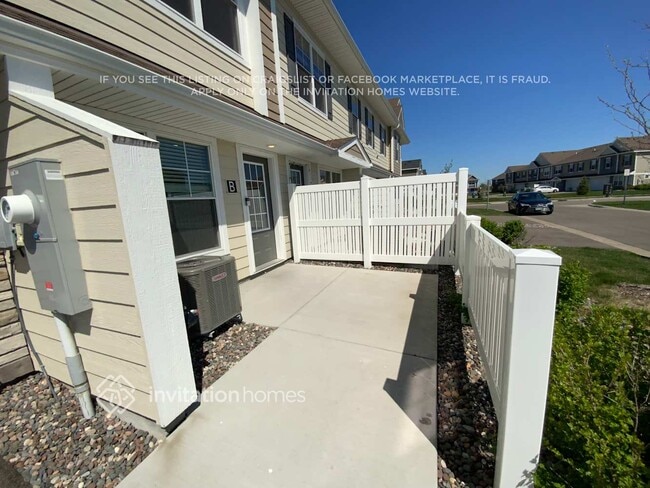 10948 Yalta St NE in Blaine, MN - Building Photo - Building Photo