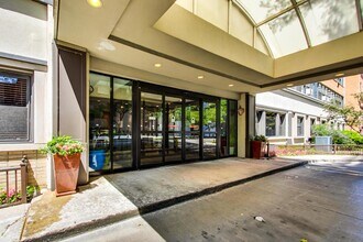 6030 N Sheridan Rd in Chicago, IL - Building Photo - Building Photo