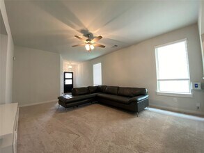 5079 Klein Orchard Dr in Houston, TX - Foto de edificio - Building Photo
