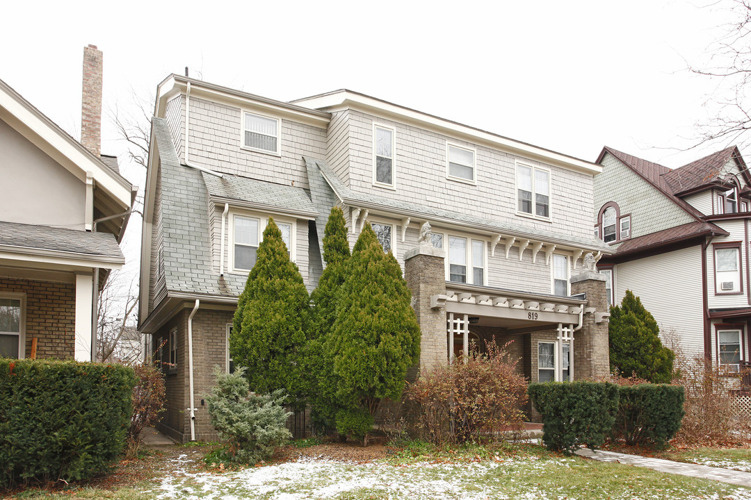 819 E University Ave in Ann Arbor, MI - Foto de edificio