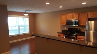 1245 Nutwood St in Bowling Green, KY - Foto de edificio - Building Photo