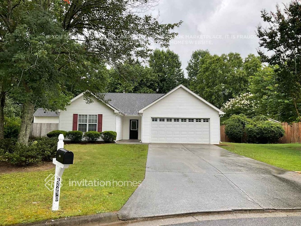 5290 Hillcrest Glenn Dr in Sugar Hill, GA - Building Photo