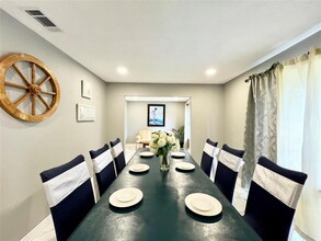 12230 Fairpoint Dr in Houston, TX - Foto de edificio - Building Photo