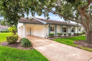 2011 Hadrian Ct in Sun City Center, FL - Building Photo