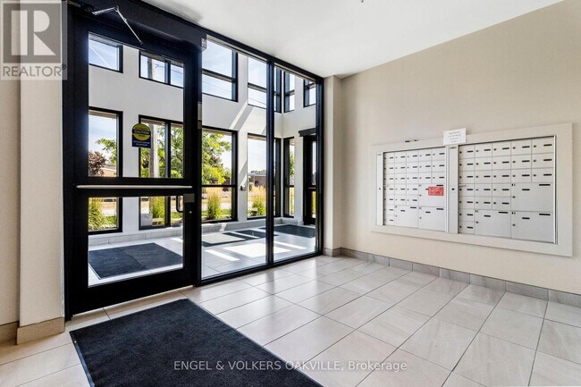 212 Lakeport Rd in St Catharines, ON - Building Photo - Building Photo