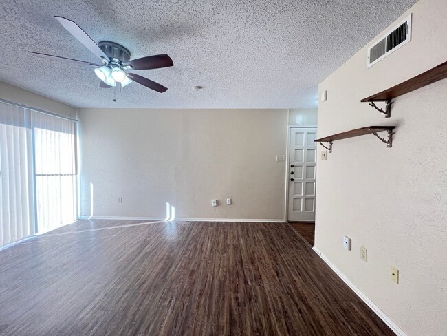5626 Preston Oaks in Dallas, TX - Foto de edificio - Building Photo