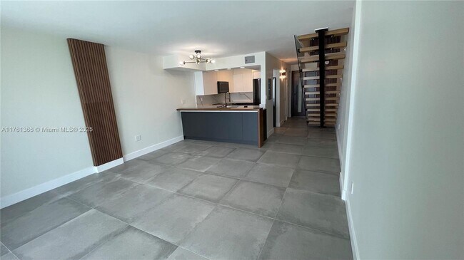 7899 NE Bayshore Ct in Miami, FL - Building Photo - Building Photo