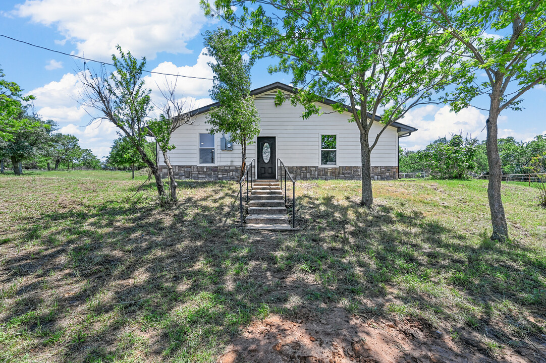 4540 Knob Rd in Springtown, TX - Building Photo