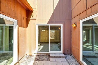 9724 Summerwood Cir in Dallas, TX - Building Photo - Building Photo