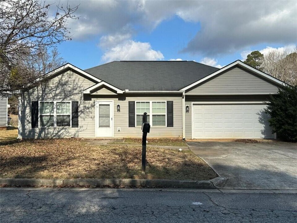 5806 Cedar Croft Ln in Lithonia, GA - Building Photo