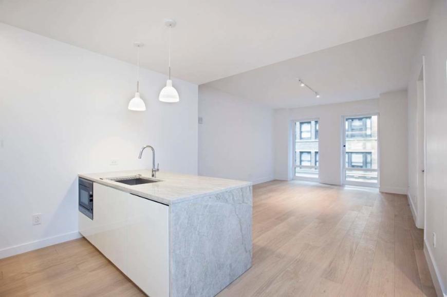 15 W 61st St in New York, NY - Building Photo