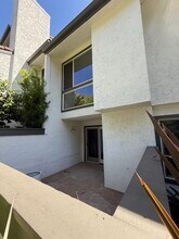17085 Palisades Cir in Pacific Palisades, CA - Building Photo - Building Photo