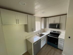 500 Oak St, Unit 211 in Glendale, CA - Building Photo - Building Photo