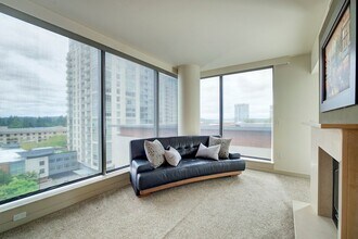 10650 NE 9th Pl in Bellevue, WA - Building Photo - Building Photo
