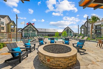 Park at Westover Hills in San Antonio, TX - Building Photo - Building Photo