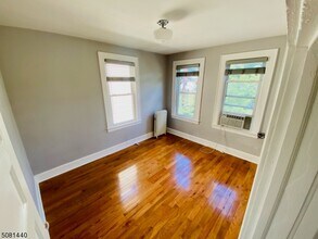 10 Willowdale Ave in Montclair, NJ - Building Photo - Building Photo