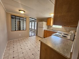 2400 Oaklawn Blvd in Hopewell, VA - Building Photo