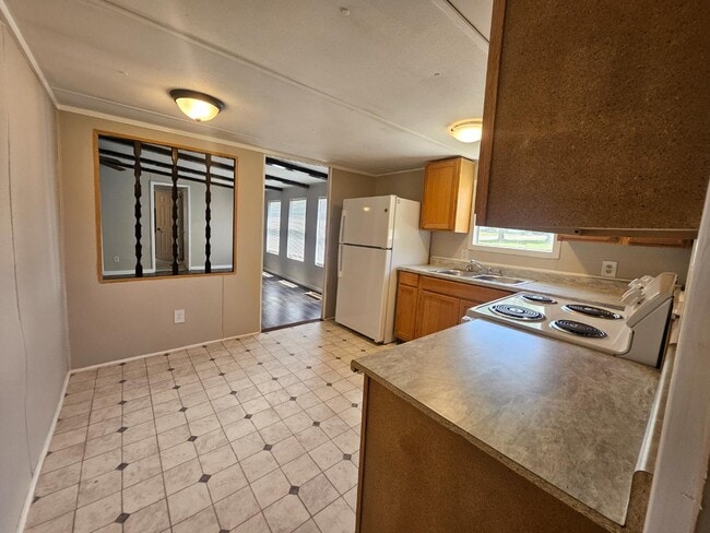 property at 2400 Oaklawn Blvd