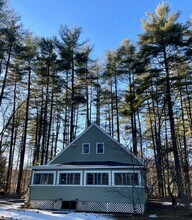 71 Pequot Rd in Southampton, MA - Foto de edificio - Building Photo