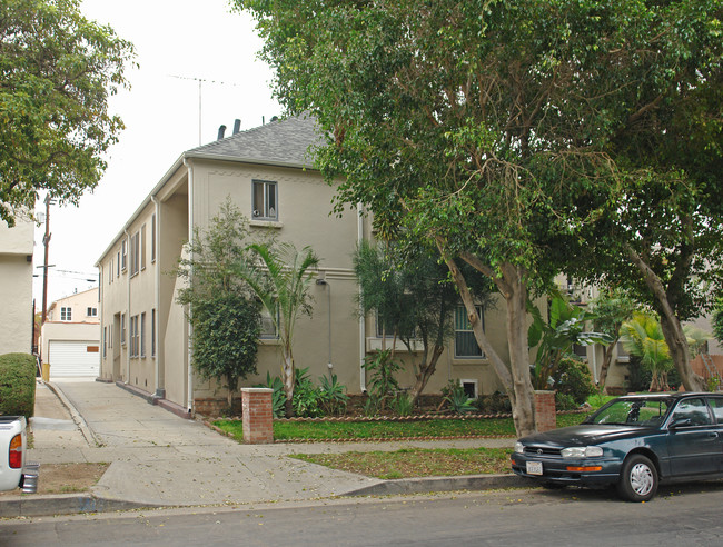 520 N Genesee Ave in Los Angeles, CA - Foto de edificio - Building Photo