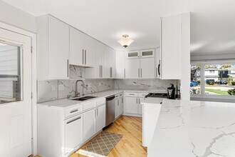 2430 S Shag Bark Trail in Arlington Heights, IL - Building Photo - Building Photo