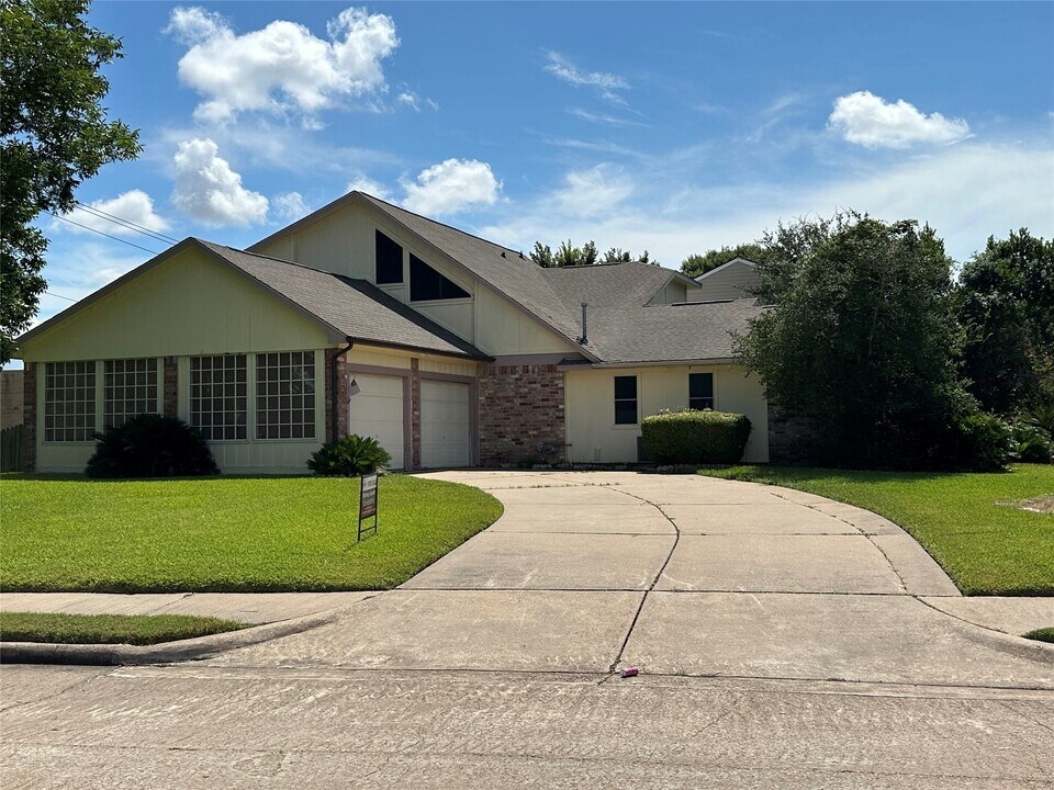 3654 Palm Grove Dr in Missouri City, TX - Building Photo