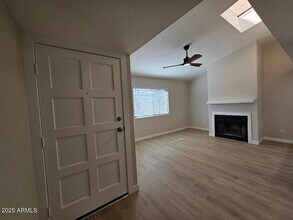 2020 W Union Hills Dr in Phoenix, AZ - Building Photo - Building Photo