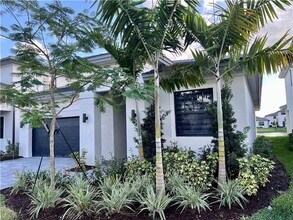17406 SW 41st St in Miramar, FL - Building Photo - Building Photo
