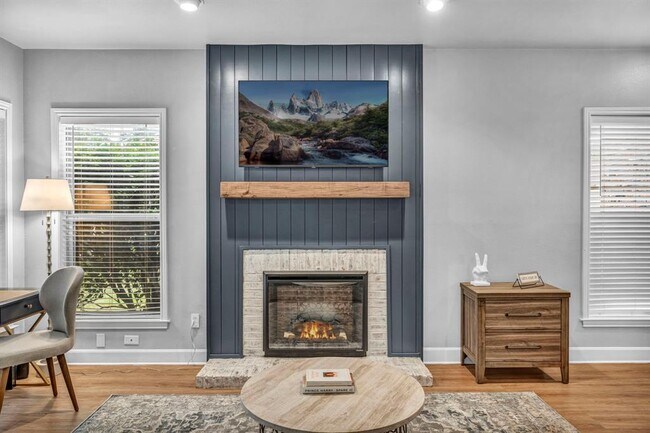 5 Tournament Way in The Hills, TX - Building Photo - Building Photo