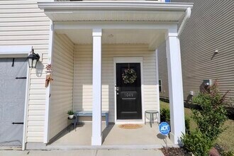1049 Crescent Moon Lp in Hopkins, SC - Building Photo - Building Photo