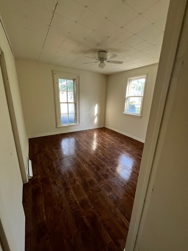 453 N Washington St, Unit Unit 1 in Janesville, WI - Building Photo - Building Photo
