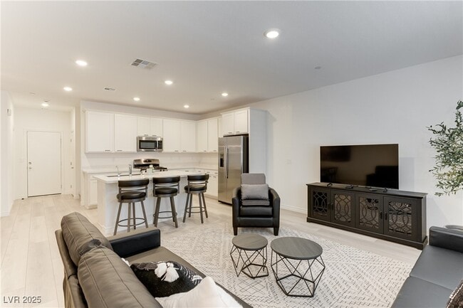 property at 1539 Eva Xing Pl