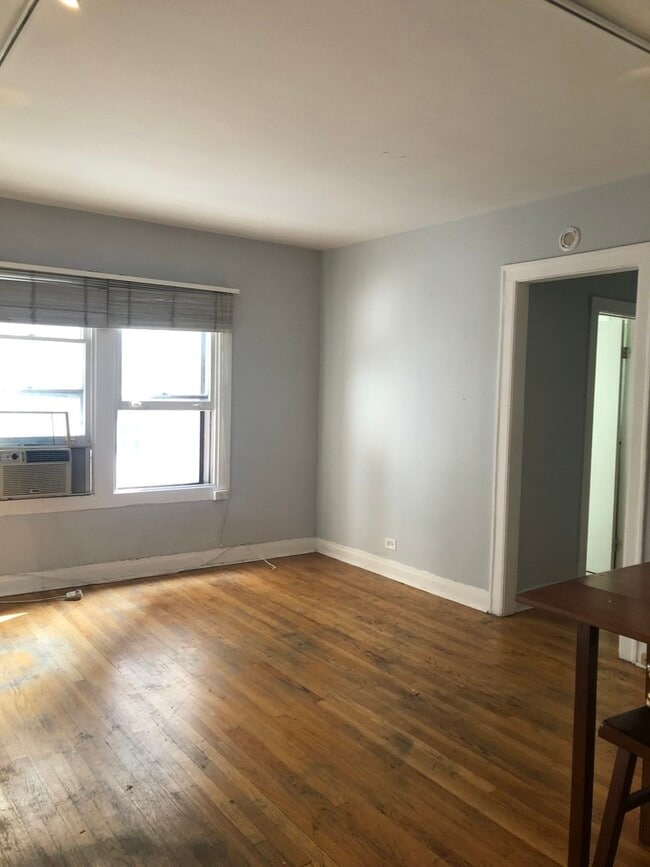 2324 N Lincoln Park W in Chicago, IL - Building Photo - Building Photo