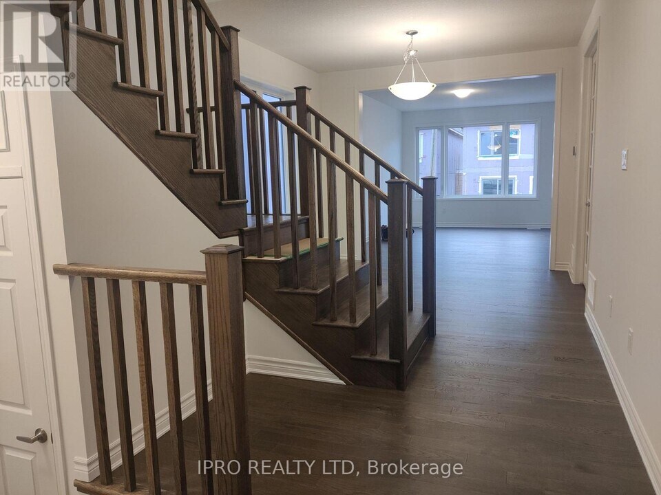 26 Milt Schmidt St in Kitchener, ON - Building Photo