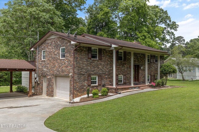 1301 Chert Pit Rd in Knoxville, TN - Building Photo - Building Photo