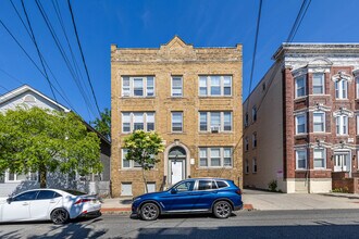 70 Pine St in Montclair, NJ - Building Photo - Building Photo