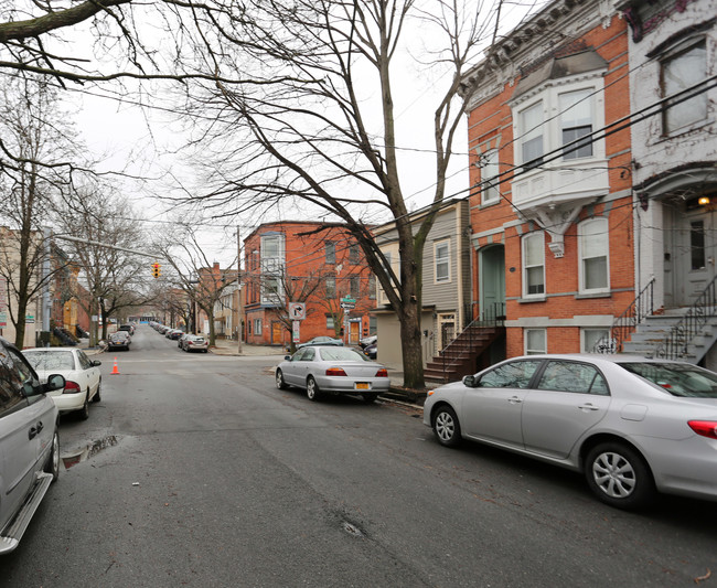 231 Elm St in Albany, NY - Building Photo - Building Photo