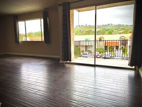 6811 Alvarado Rd, Unit 2nd flr in San Diego, CA - Building Photo - Building Photo