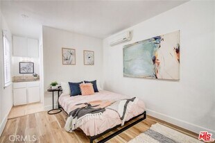 1856 W 14th St in Los Angeles, CA - Building Photo
