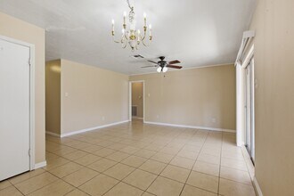 13627 Greenway Dr in Sugar Land, TX - Building Photo - Building Photo
