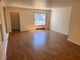 465-473 E 14th Ave in Eugene, OR - Building Photo