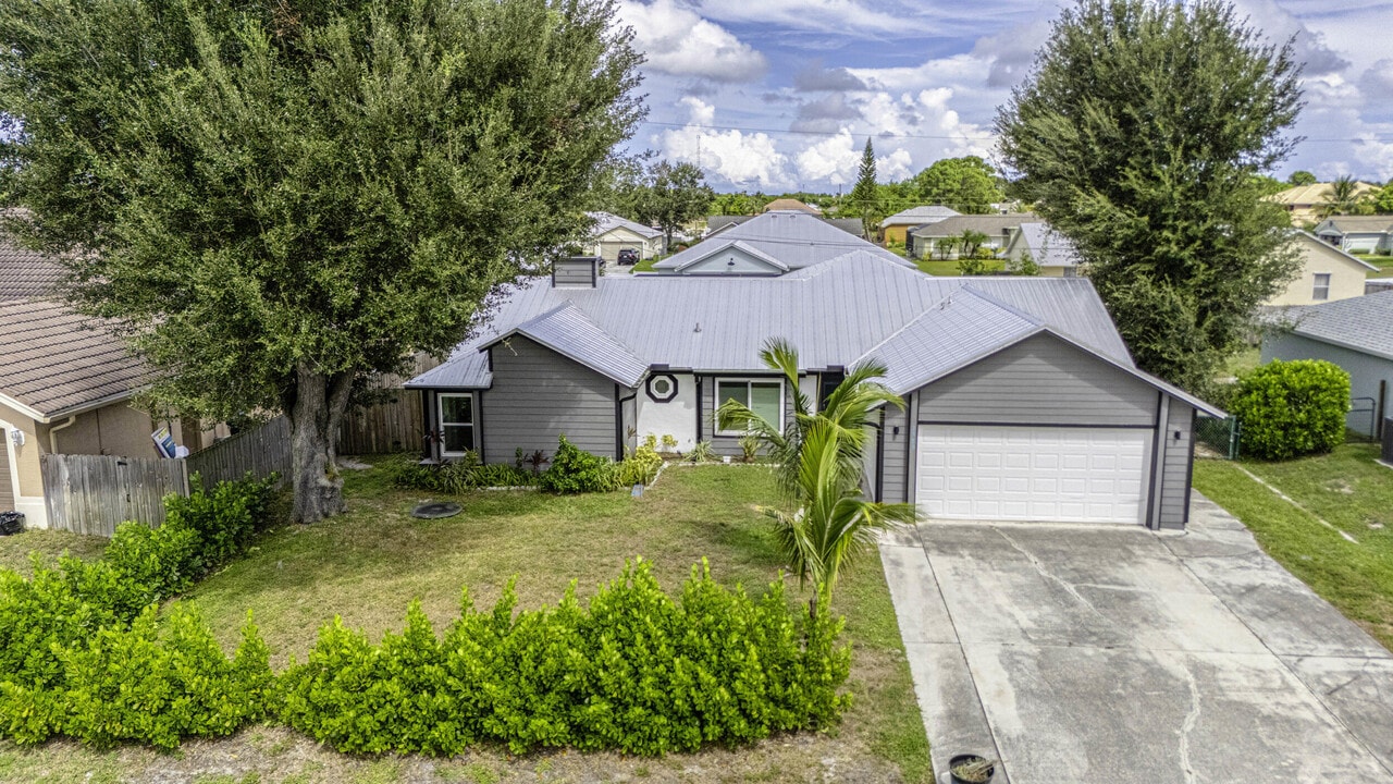 3989 SW Jarmer Rd in Port St. Lucie, FL - Building Photo