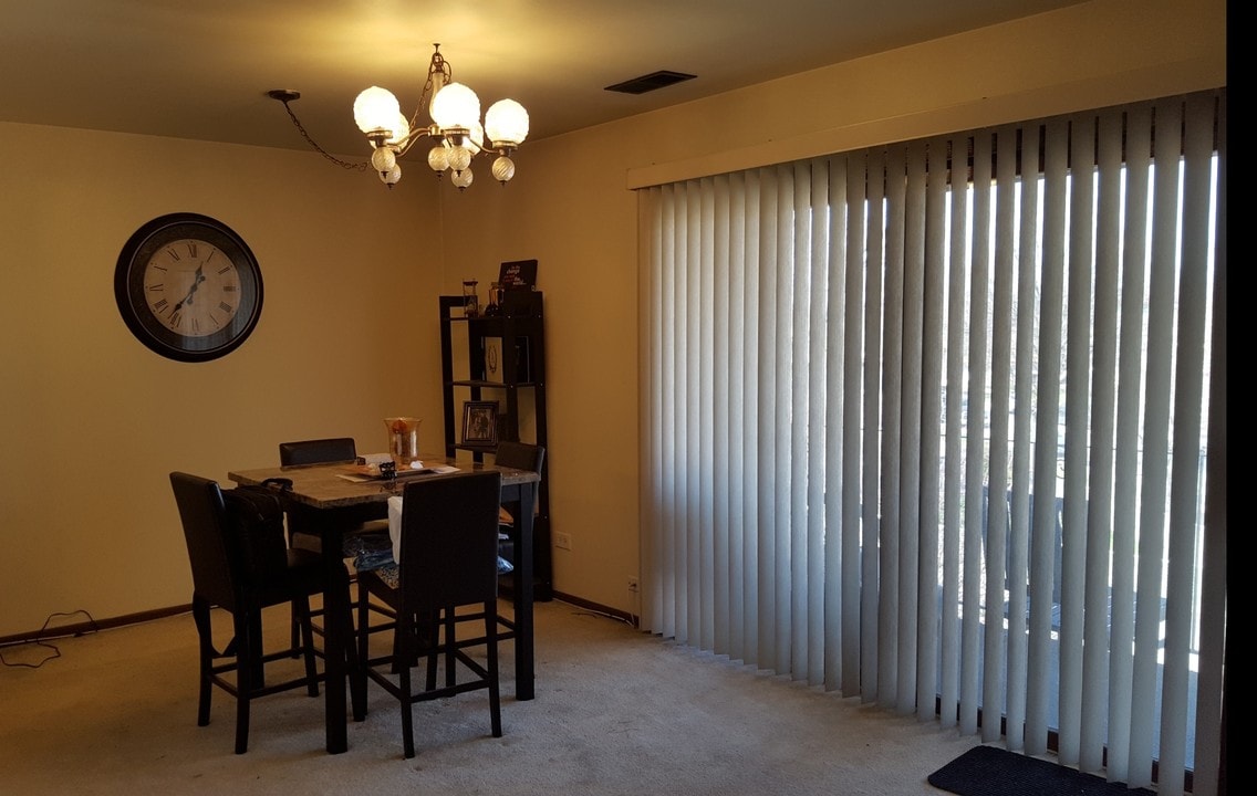 13050 S Marquette Ave, Unit 3E in Chicago, IL - Building Photo