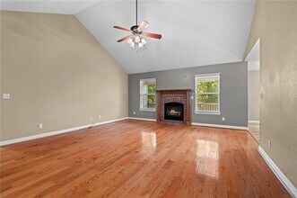 99 Buckingham Dr in Bella Vista, AR - Foto de edificio - Building Photo