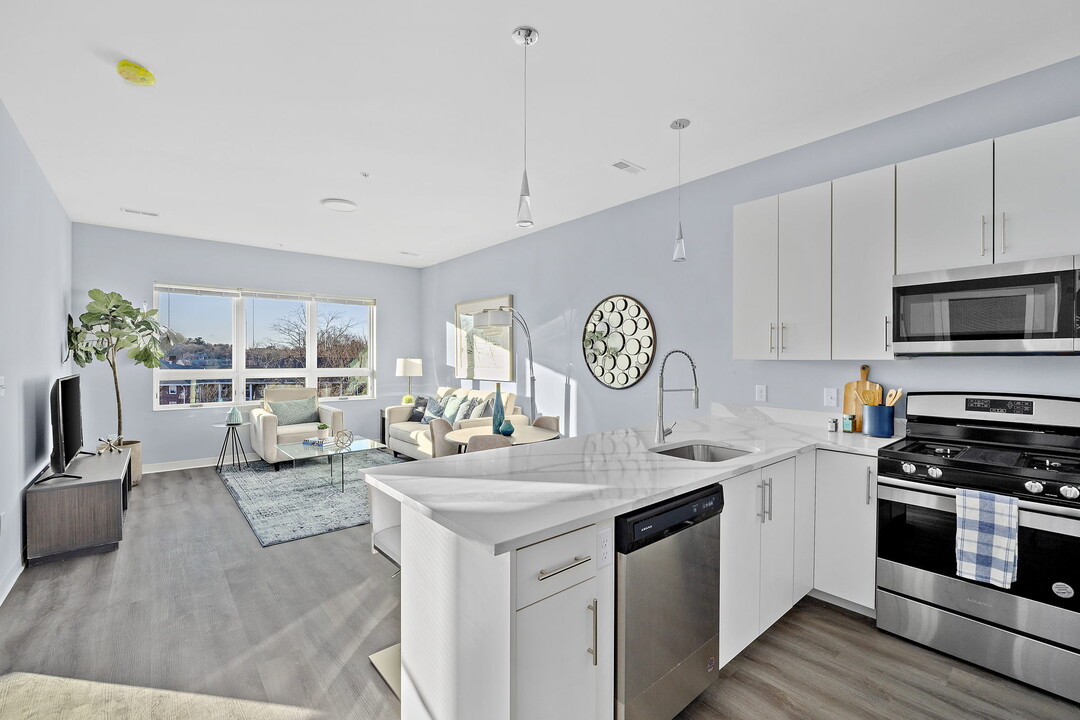 1055 Main St in Weymouth, MA - Building Photo
